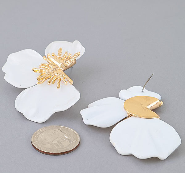 Petal Kiss Earrings (Preorder)