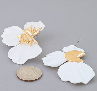 Petal Kiss Earrings (Preorder)