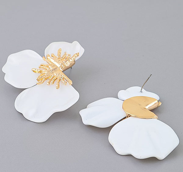 Petal Kiss Earrings (Preorder)